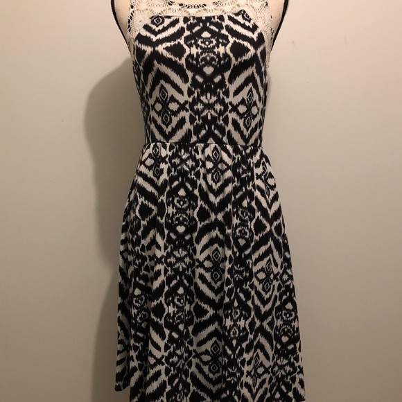 Xhilaration black and white lace dress zip back geo pattern SZ M EUC - Picture 2 of 9